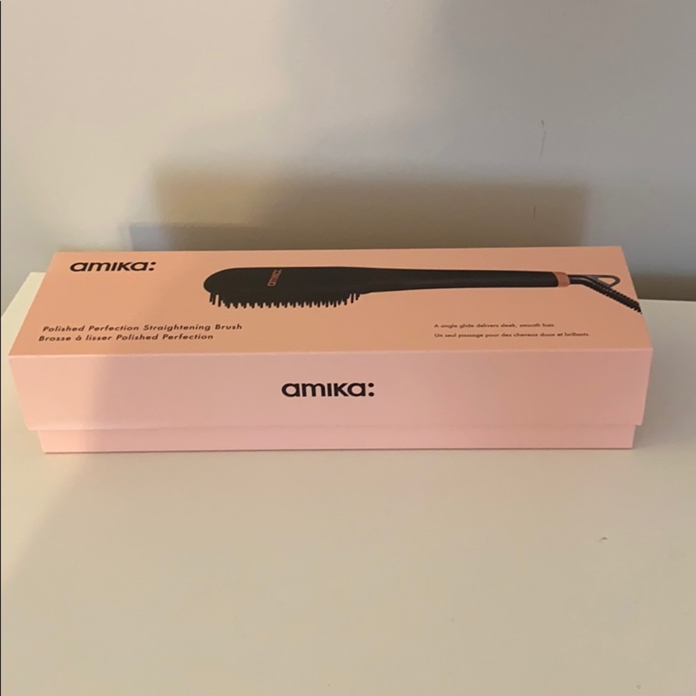 {amika} straightening brush